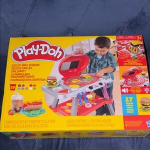 Play-Doh Sizzlin' Grill Set - Red and Gray